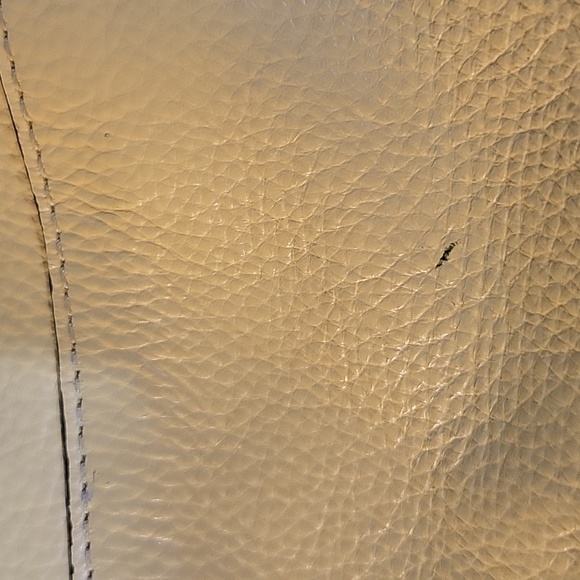 Tahari leather handbag - Picture 7 of 8